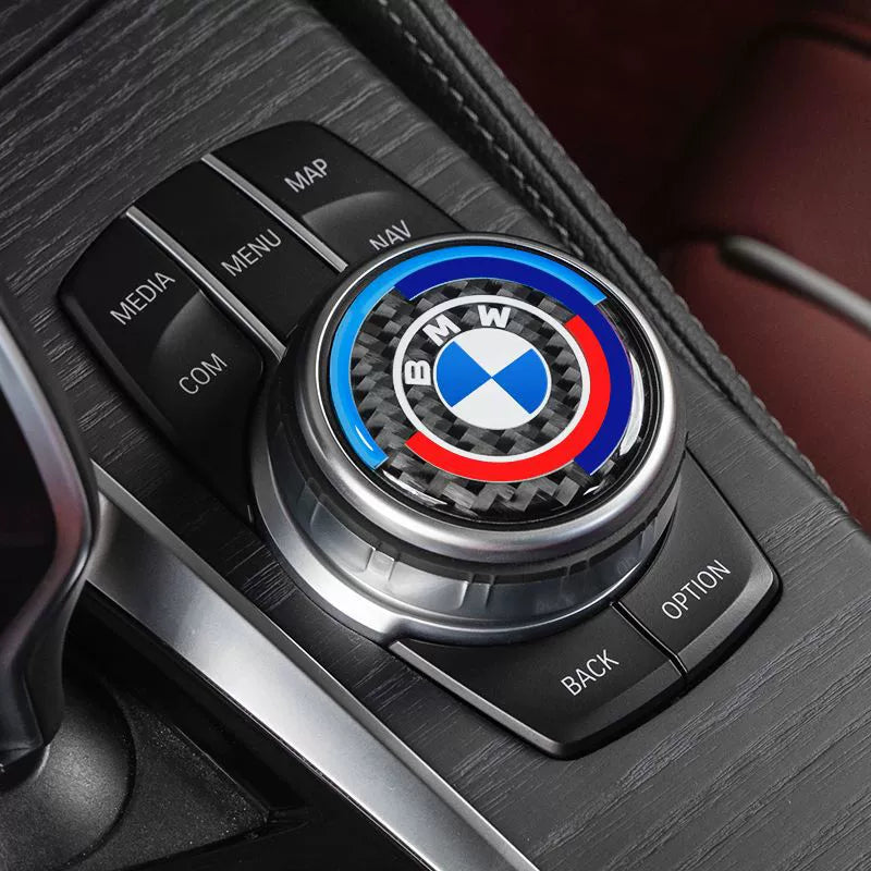 Dekorativna nalepka za multimedijski gumb pri BMW-ju