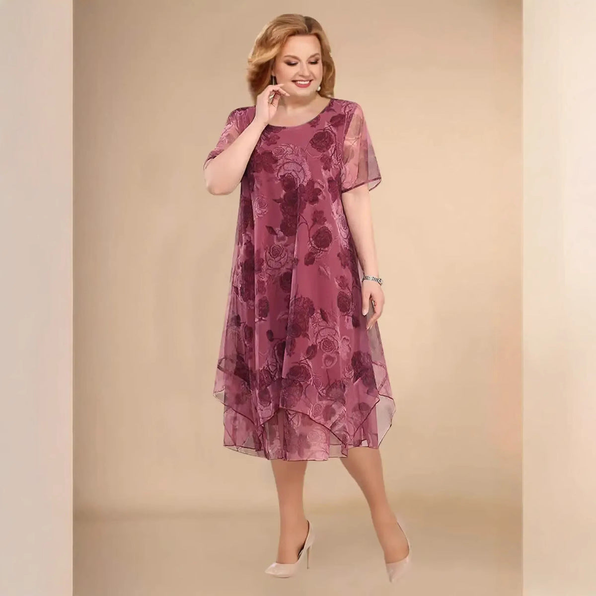 Elegancka asymetryczna sukienka z szyfonu z krótkim rękawem i kwiatowym wzorem