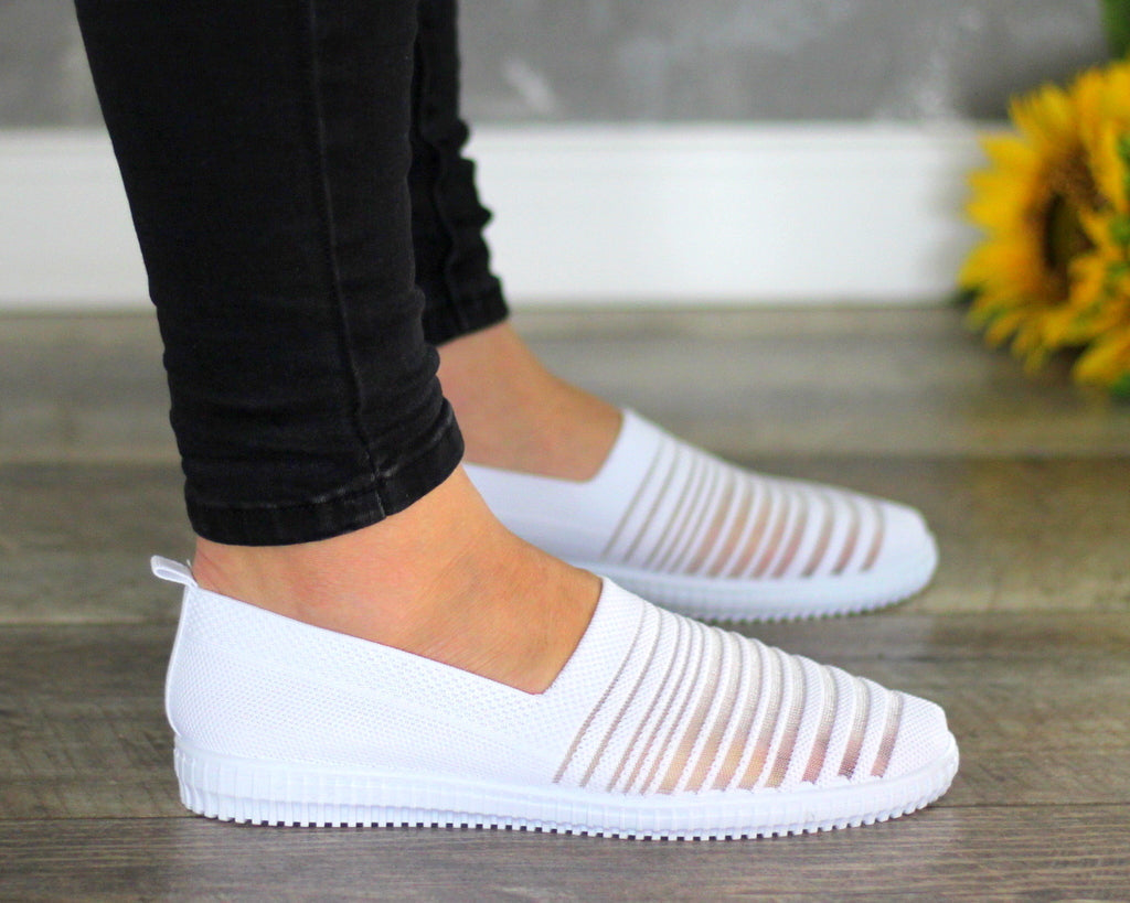 Дамски бели еластични маратонки от ликра all white air