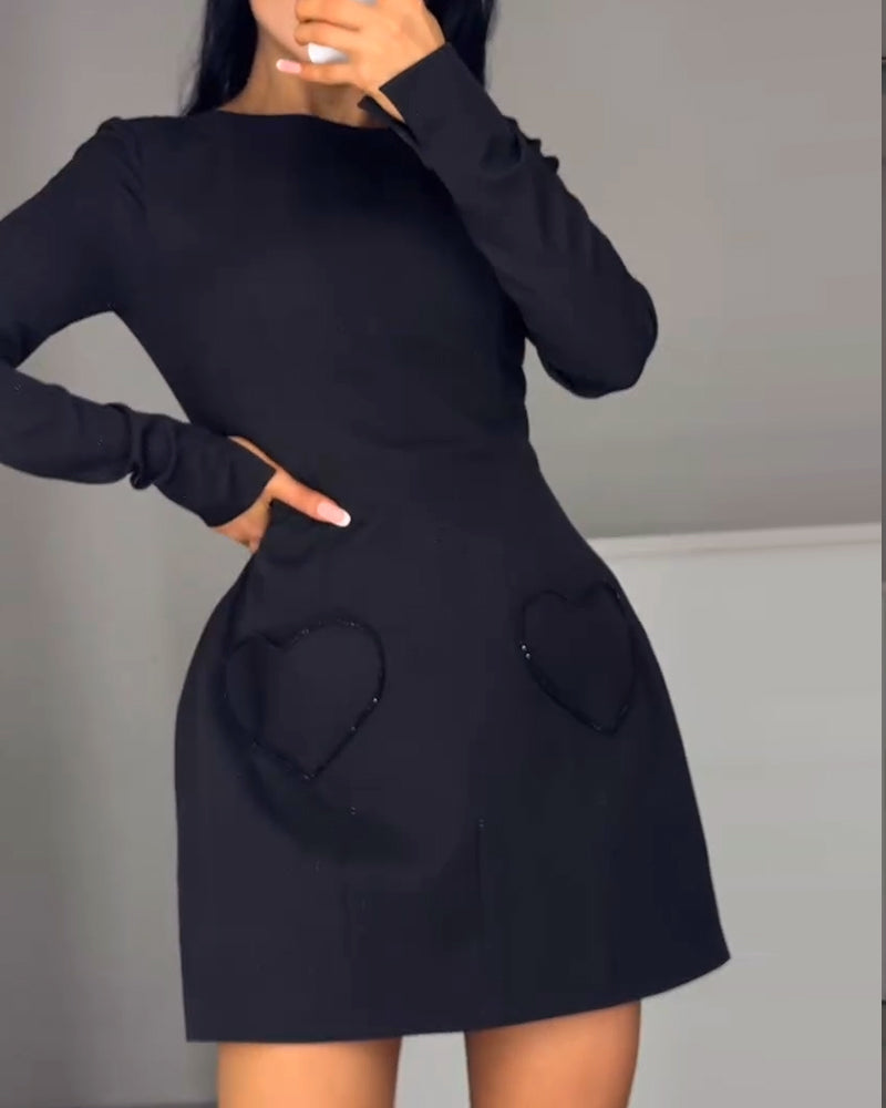 Elegancka sukienka z długim rękawem i ściągaczem w talii