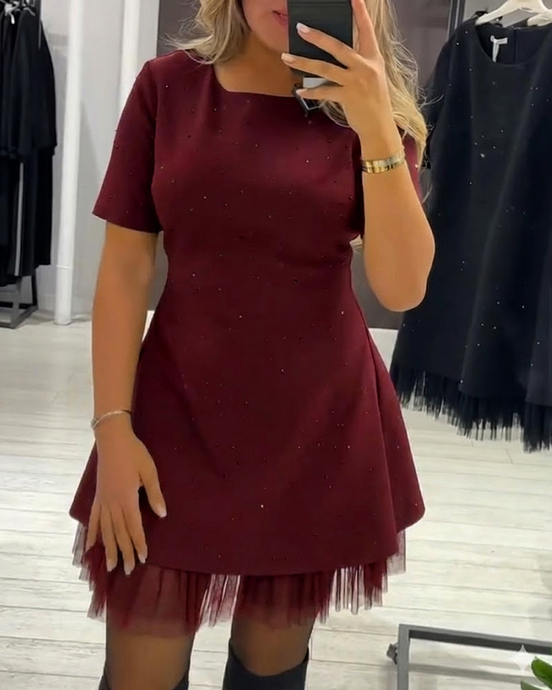 Eleganta, sijoča, mrežasta obleka z učinkom patchworka