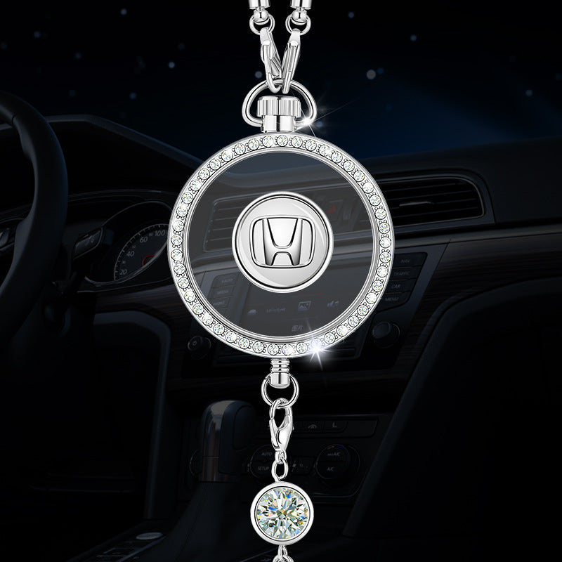 Висулка с лого за ароматерапия за кола, изработена от метал и диаманти