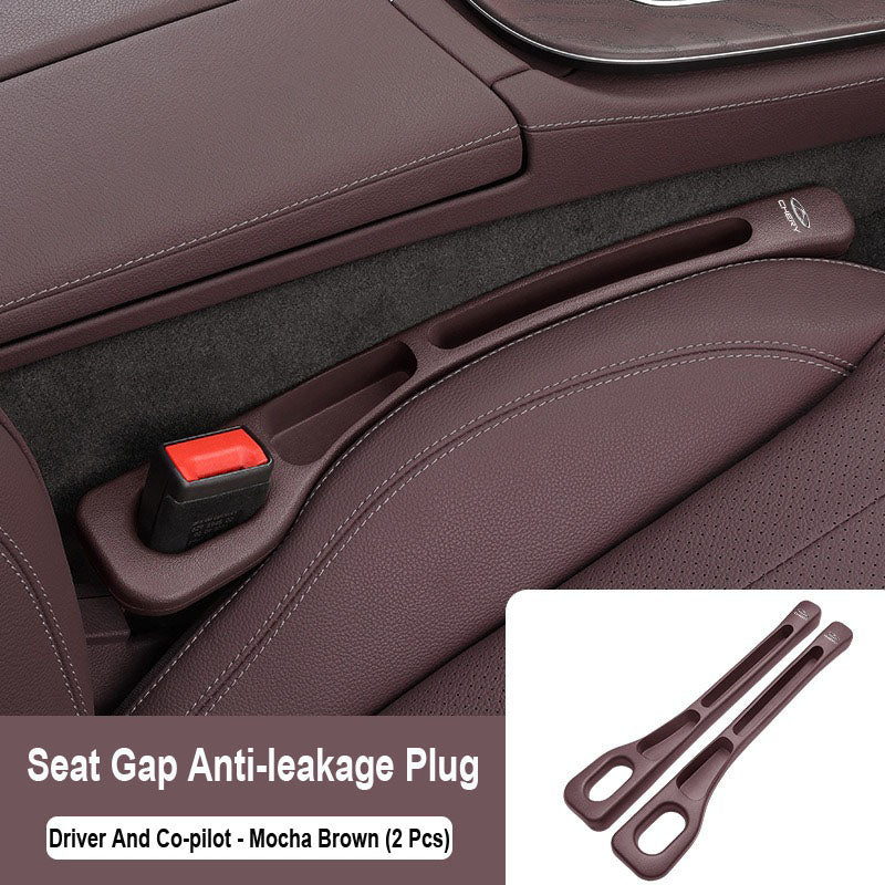 Тапа, която запечатва празнината между седалките на колата