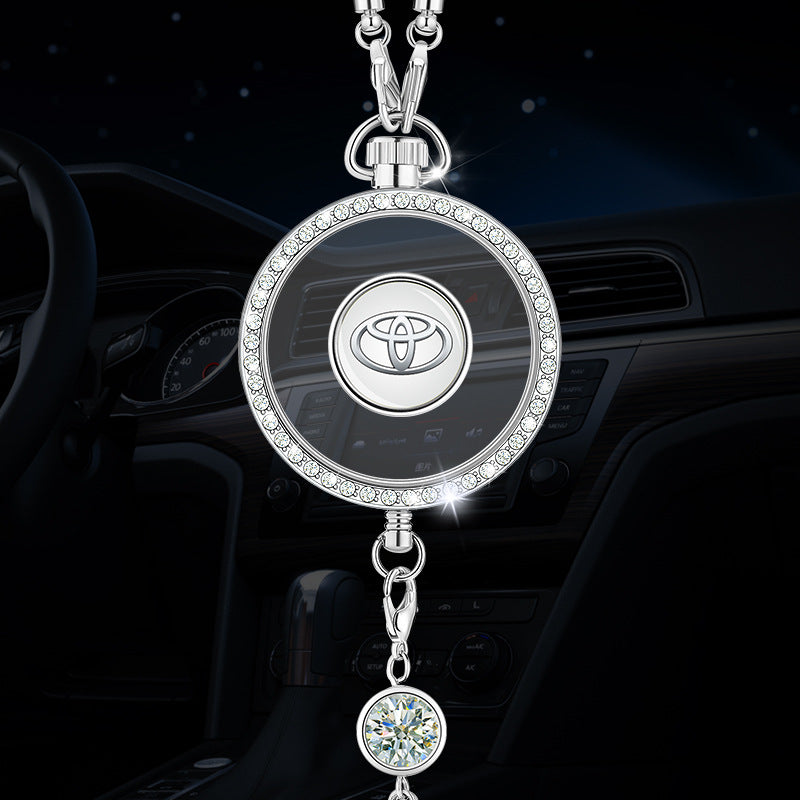 Висулка с лого за ароматерапия за кола, изработена от метал и диаманти