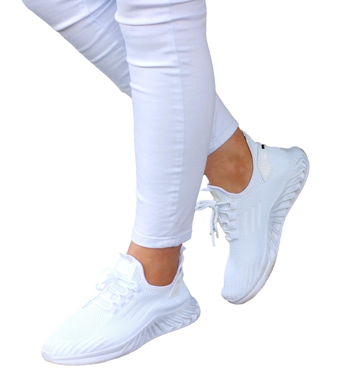 ДАМСКИ БЕЛИ ЕЛАСТИЧНИ СПОРТНИ ОБУВКИ ADIDAS С МОДНА ПОДМЕТКА FASHION