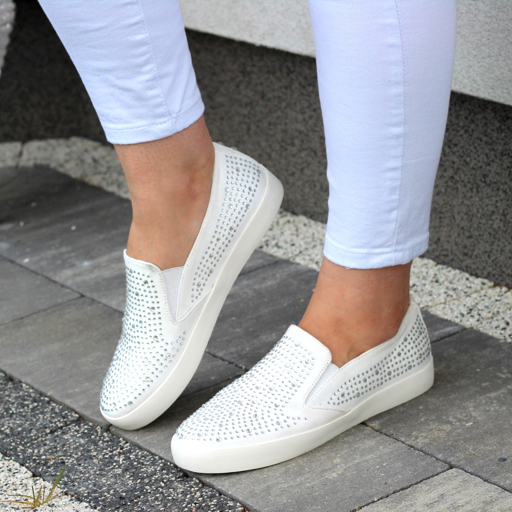 Бели дамски гуменки с камъчета тип слипони