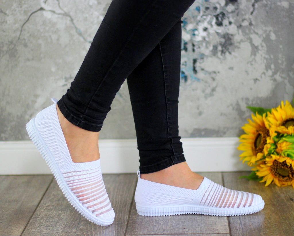 Дамски бели еластични маратонки от ликра all white air