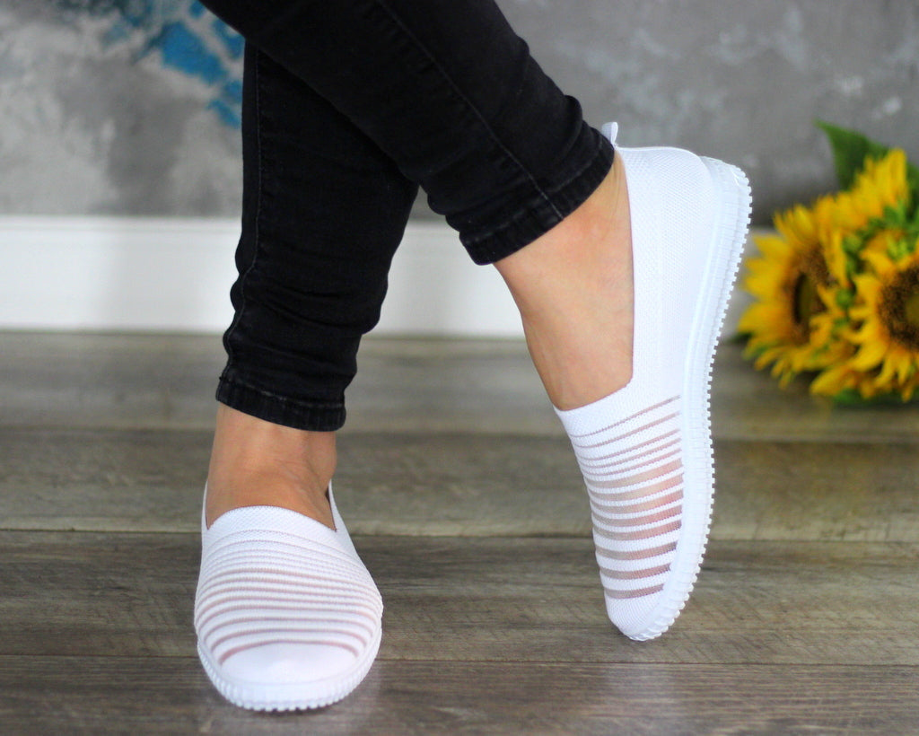 Дамски бели еластични маратонки от ликра all white air