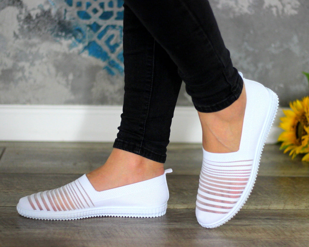 Дамски бели еластични маратонки от ликра all white air