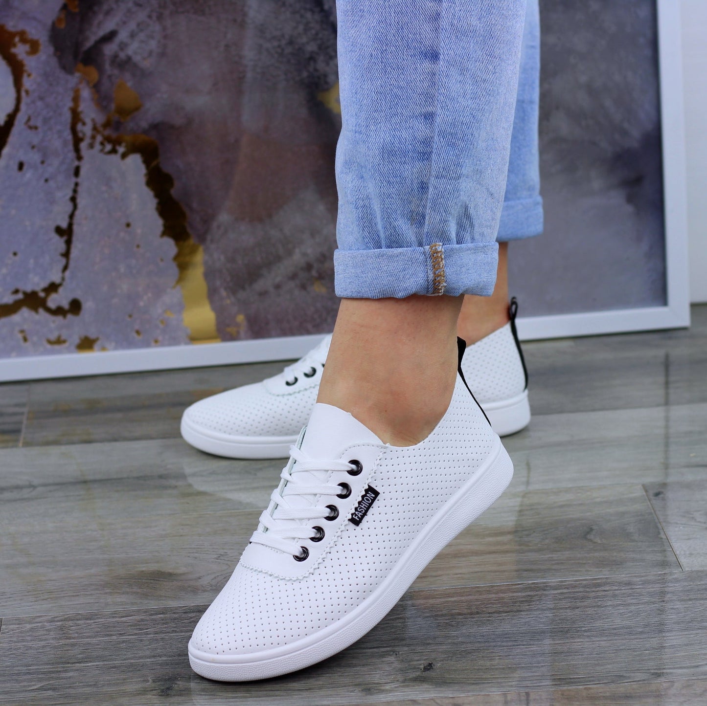 МОДНИ БЕЛИ КОЖЕНИ ДАМСКИ МАРАТОНКИ С ПЕРФОРАЦИИ FASHIONS