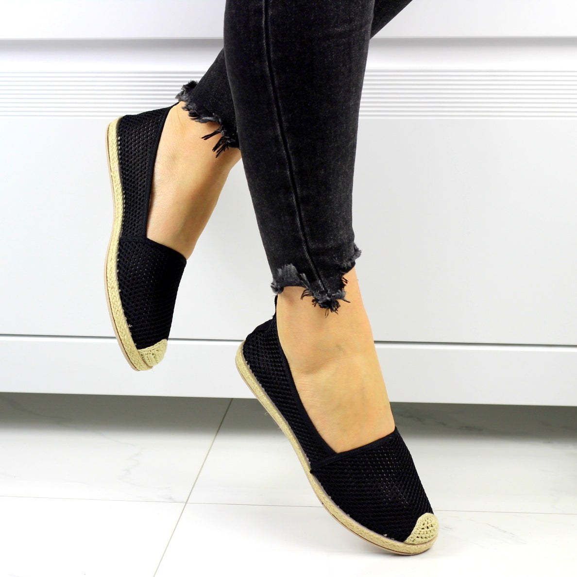 Черни дантелени еспадрили с равна подметка