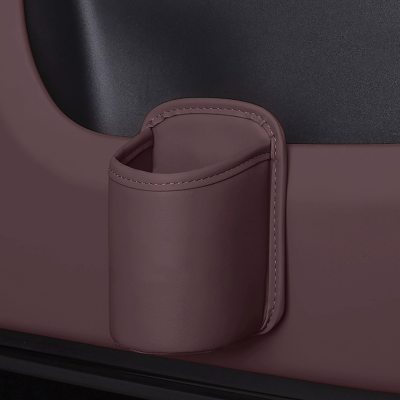 Кожена поставка за чаши Velora – лесна за инсталиране, възможна е персонализация на логото