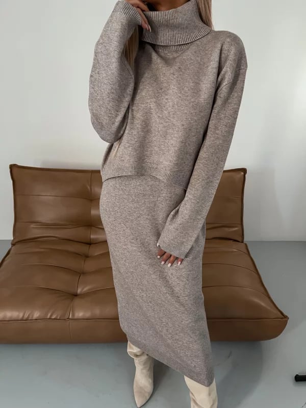 Elegancka i pewna siebie - Dzianinowa sukienka w komplecie