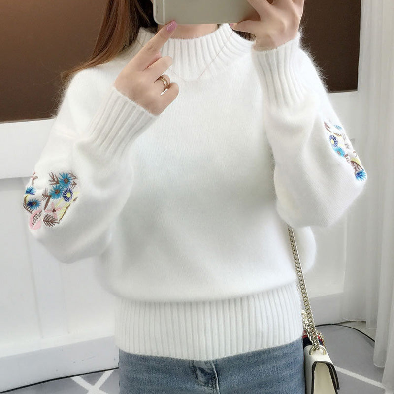 Gruby sweter z kaszmirowej dzianiny z kwiatowym haftem