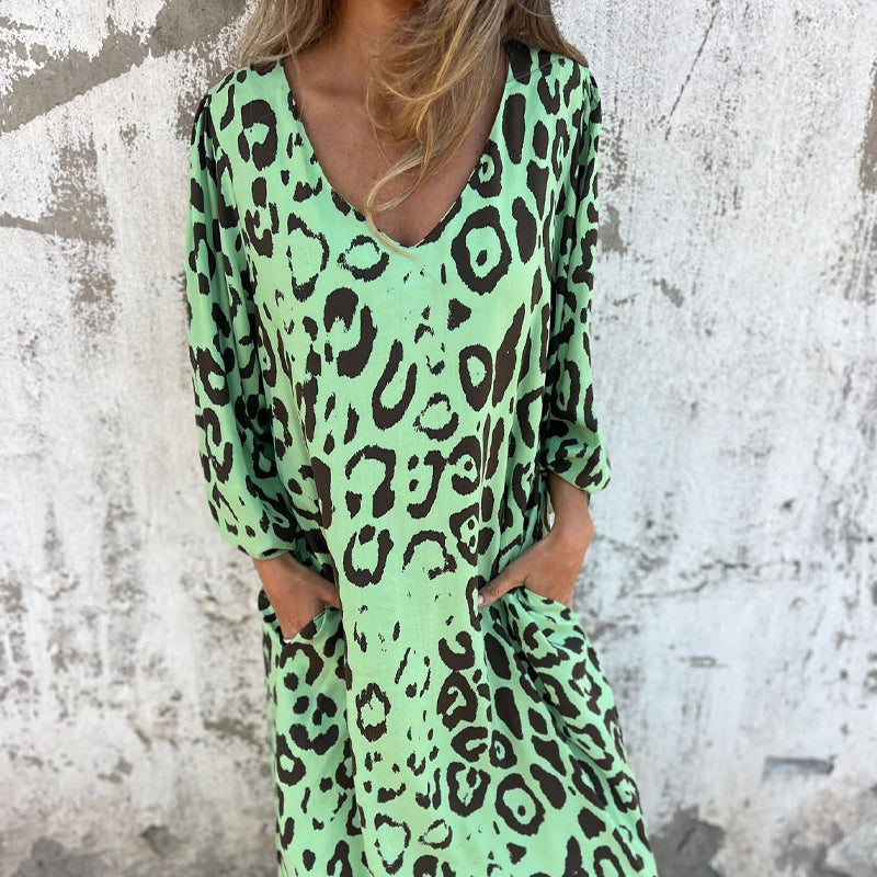 V-neck floral dress with pockets